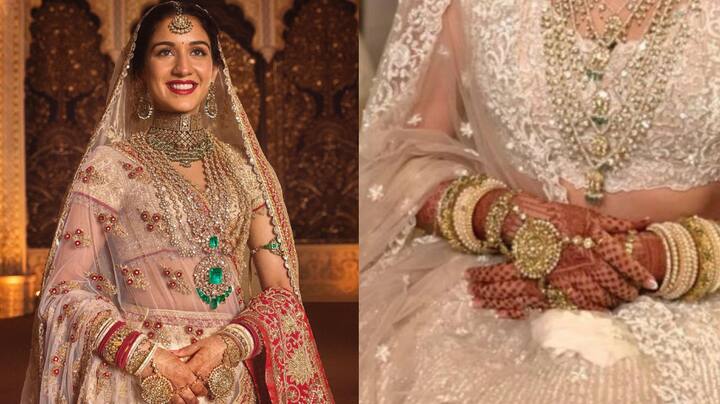 image पोलकी सेट, ईययरिंग्स के साथ-साथ राधिका मर्चेंट हाथों में वही मेहंदी छल्ले पहने नजर आईं जो अंजलि ने अपोलकी सेट, ईययरिंग्स के साथ-साथ राधिका मर्चेंट हाथों में वही मेहंदी छल्ले पहने नजर आईं जो अंजलि ने अपने डी-डे पर पहने थे.पने डी-डे पर पहने थे.