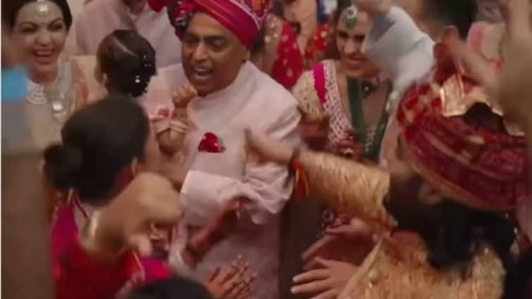 Radhika Merchant Crashes Her Own Baarat; Dances With Anant Ambani At Anant Radhika Radhika Merchant Crashes Her Own Baarat; Dances With Anant Ambani At The Grand Wedding: Watch