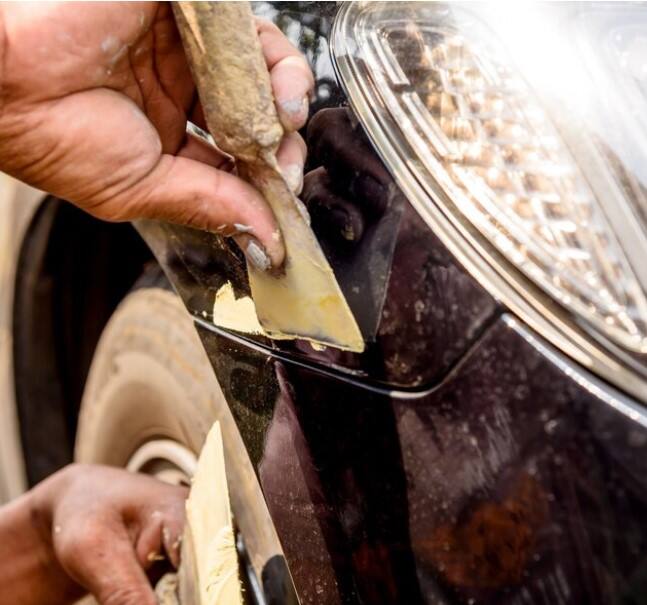 ਅੱਜ ਅਸੀਂ ਤੁਹਾਨੂੰ ਕੁਝ ਆਸਾਨ ਘਰੇਲੂ ਨੁਸਖੇ ਦੱਸਣ ਜਾ ਰਹੇ ਹਾਂ ਜਿਸ ਦੀ ਮਦਦ ਨਾਲ ਤੁਹਾਡੀ ਕਾਰ 'ਤੇ ਪਏ Scratch ਨੂੰ ਮਿੰਟਾਂ 'ਚ ਪੂਰੀ ਤਰ੍ਹਾਂ ਠੀਕ ਕਰ ਸਕਦੇ ਹੋ।