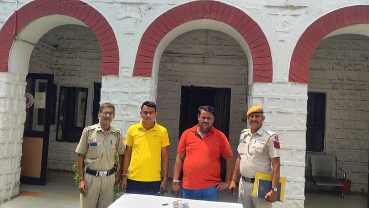 Delhi taxi driver Cheated elderly NRI came from Germany police arrested accused within six hours ann Delhi Crime: जर्मनी से दिल्ली आए बुजुर्ग NRI से धोखाधड़ी, पुलिस की बड़ी कार्रवाई, छह घंटे के अंदर आरोपी को ऐसे दबोचा