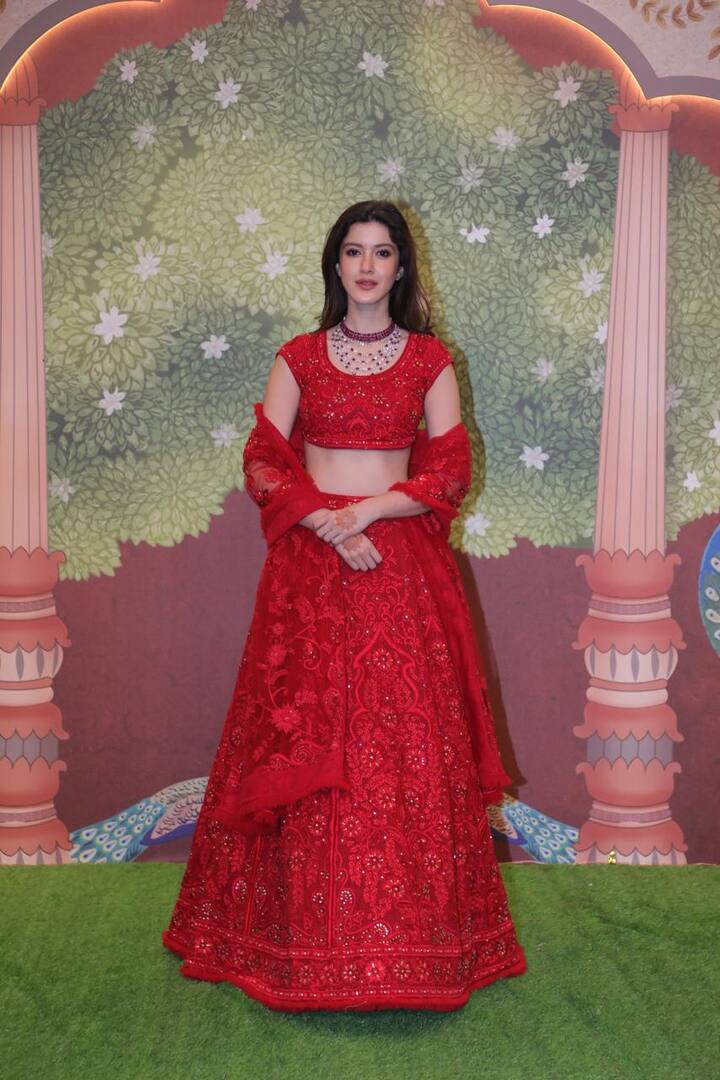 Shanaya Kapoor dazzled in a blood red lehenga with subtle makeup and chic jewellery.