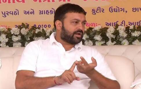 The petition filed in the High Court against BJP leader Jayesh Radadia was withdrawn Rajkot: સહકારી ક્ષેત્રમાં જયેશ રાદડિયાના વિરોધીઓનો યૂ-ટર્ન, હાઇકોર્ટમાં દાખલ કરેલી રિટ પરત ખેંચતા અનેક તર્કવિતર્ક