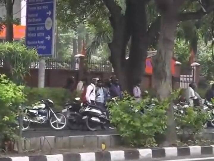 शुकवार को दिन में आर्द्रता 63 से 67 प्रतिशत के बीच रही. शहर में न्यूनतम तापमान 29.6 डिग्री सेल्सियस दर्ज किया गया.