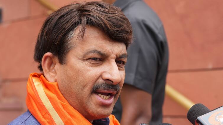 Manoj Tiwari statement on  Samvidhan Hatya diwas Indira Gandhi Emergency  Samvidhan Hatya Diwas: 'जिसने इमरजेंसी के खिलाफ बोला, उनको...', संविधान हत्या दिवस मनाने के फैसले पर मनोज तिवारी ने क्या कहा? 