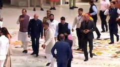 पंतप्रधान मोदींचे आशीर्वाद, शरद पवारही पोहोचले; लगीनघरी दिग्गजांची वारी, फोटोत झळकले पुढारी