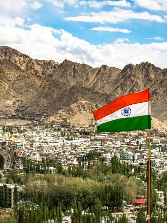 किस शहर में सबसे अधिक लोग रहते हैं