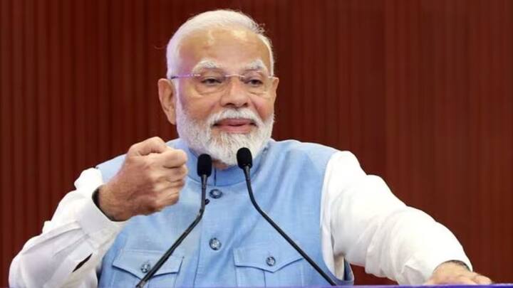 अनुमान लगाया जा रहा है कि अक्टूबर के महीने में भारत सरकार द्वारा किसानों के खाते में 18वीं किस्त भेज दी जाएगी.