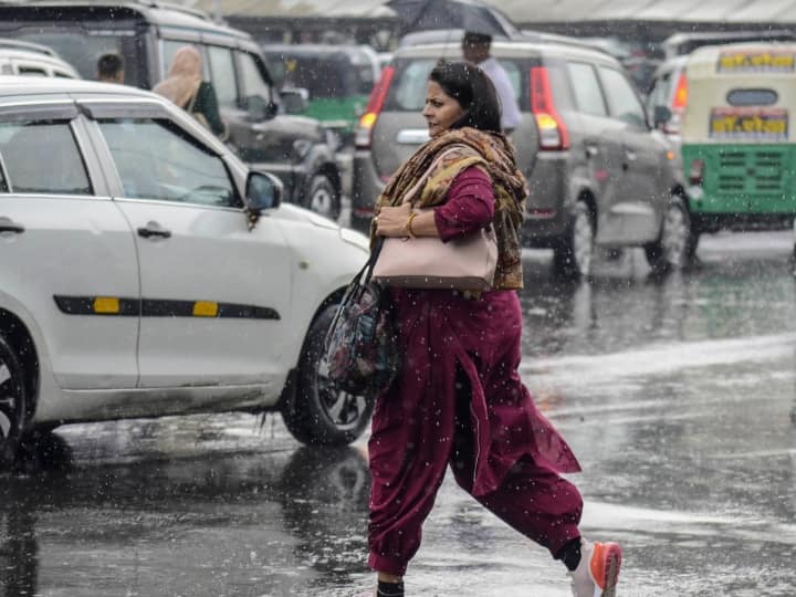 There has been no relief from the discomfort of humidity. On Saturday, the humidity level in the national capital ranged between 92 percent and 94 percent.