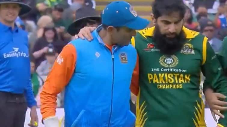 Robin Uthappa help injured Misbah-ul-Haq in World Championship of Legends 2024 final Watch India Champions vs Pakistan Champions Watch: दर्द से तड़प रहा था पाकिस्तानी बल्लेबाज़, रॉबिन उथप्पा ने अपने कंधे का दिया सहारा, वीडियो जीत लेगा दिल