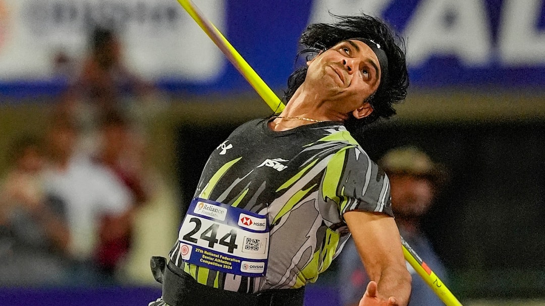 Neeraj Chopra Indian star Javelin thrower story perfectly fit with web series Mirzapur 'शुरू मजबूरी में किए थे, पर अब मजा आ रहा है...' नीरज चोपड़ा की कहानी पर बिल्कुल फिट बैठता है 'मिर्जापुर' का डायलॉग