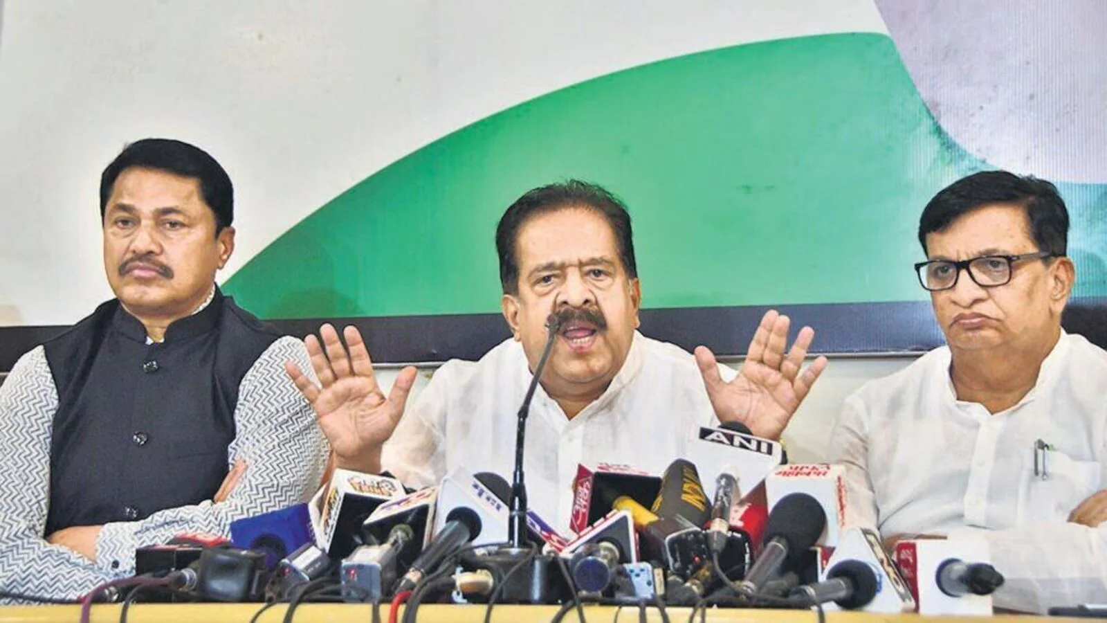 Congress : फुटलेल्या 8 आमदारांची काँग्रेसमधून हकालपट्टी होणार? 19 जुलैला होणार मोठा निर्णय