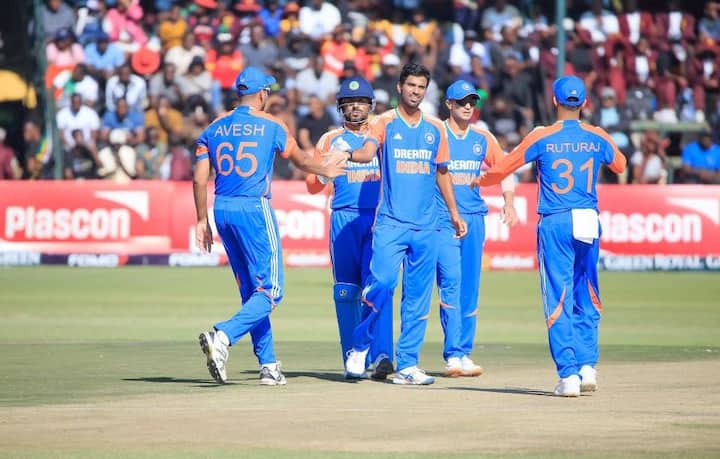 भारतानं झिम्बॉब्वेच्या विरूद्धच्या पाच टी 20 मॅचच्या मालिकेत 3-1 अशी आघाडी घेतली आहे. शुभमन गिलच्या नेतृत्त्वातील टीम इंडिया आज मॅचमध्ये विजय मिळवण्याच्या इराद्यानं मैदानात उतरेल.
