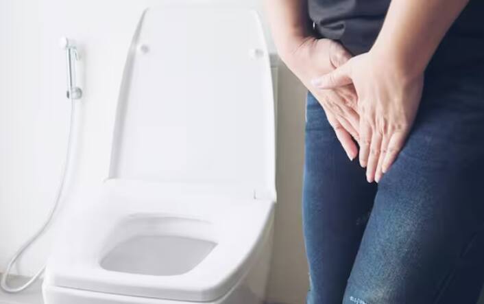 People suffering from UTI i.e. urine infection often have the problem of intermittent urination. Apart from this, if such symptoms are seen on the body, then many serious diseases can occur.