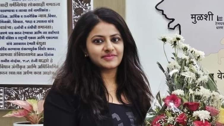 Trainee IAS Officer Puja Khedkar Father Dilip Khedkar Defends Daughter Among Controversy 'Is It Wrong To...': IAS Officer Puja Khedkar's Father Defends Daughter, Says She Has 40% Visual Impairment