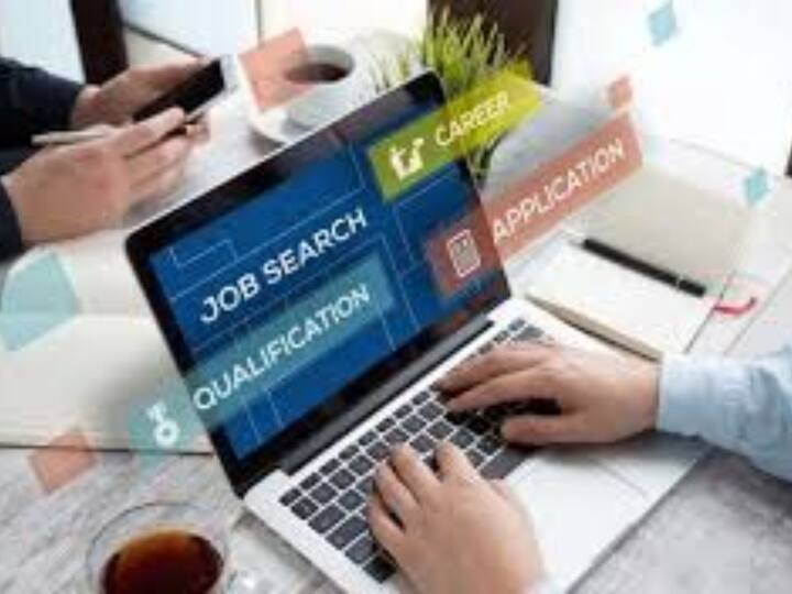 ਡਾਕ ਵਿਭਾਗ ਦੀ ਅਧਿਕਾਰਤ ਵੈੱਬਸਾਈਟ https://indiapostgdsonline.gov.in/ 'ਤੇ ਜਾ ਕੇ ਅਪਲਾਈ ਕੀਤਾ ਜਾ ਸਕਦਾ ਹੈ।