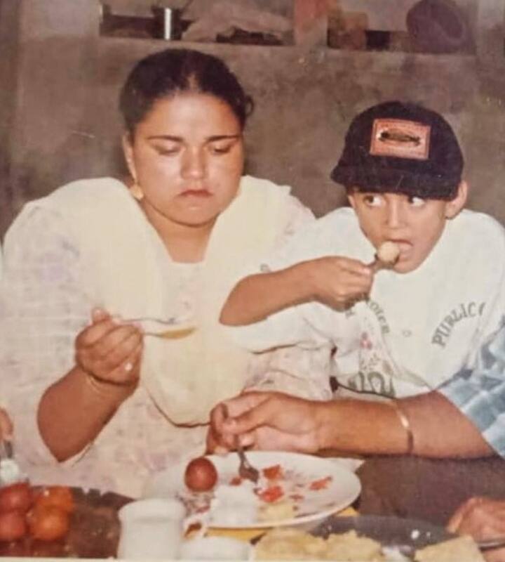 ਦਰਅਸਲ, ਕਲਾਕਾਰ ਦੀ ਇਹ ਪੋਸਟ ਉਨ੍ਹਾਂ ਦੀ ਮਾਂ ਦੇ ਨਾਂਅ ਹੈ। ਉਨ੍ਹਾਂ ਆਪਣੀ ਮਾਂ ਨੂੰ ਯਾਦ ਕਰਦਿਆਂ ਭਾਵੁਕ ਕਰ ਦੇਣ ਵਾਲੀਆਂ ਗੱਲਾਂ ਕਹੀਆਂ ਹਨ।