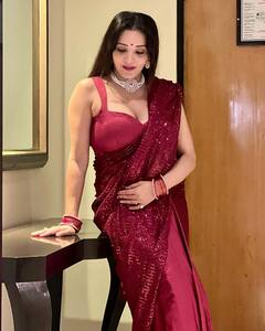 Monalisa : રેડ સાડીમાં મોનાલિસાએ આપ્યા હોટ પોઝ, તસવીરો વાયરલ