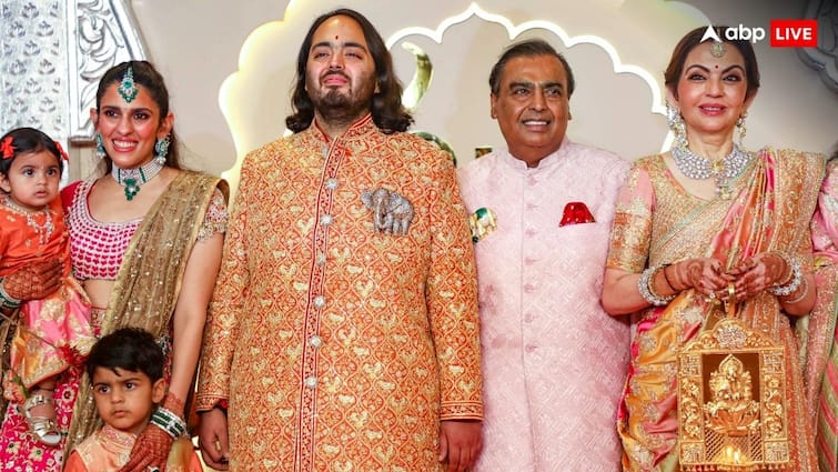 Anant Ambani Radhika Merchant Wedding Mukesh Ambani spent approximately 5000 crore rupees Anant Radhika Wedding: मुकेश अंबानी ने बहा दीं पैसों की नदियां, शादी का खर्च जानकर उड़ गए लोगों के होश 