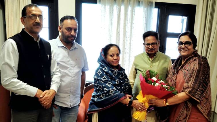 himachal politics congress leader arived shimla report of defeat PL Punia Rajni Patil ann सरकार-संगठन में समन्वय की कमी या उपचुनाव पर ज्यादा ध्यान? कांग्रेस की हार की रिपोर्ट लेने पहुंचे आला नेता