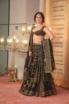 ‘परम सुंदरी’ बनकर अनंत अंबानी के रिसेप्शन में पहुंची ये एक्ट्रेस, देखकर पूरा बॉलीवुड भूल जाएंगे आप