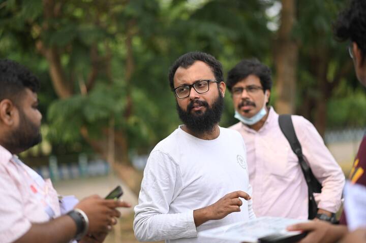 পরিচালক বলছেন, 'খুব খেটে এই সিরিজটা বানিয়েছি। কয়েক বছর পরে মুক্তি পেলেও আশা করি সিরিজটি এখনও সমান প্রাসঙ্গিক বলে মনে হবে দর্শকদের কাছে।'