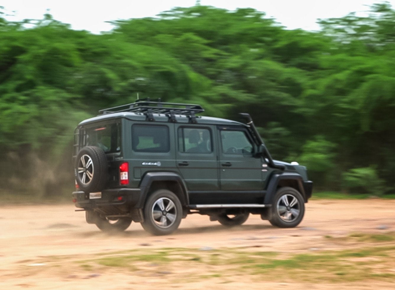 2024 Force Gurkha 5-Door Review: 2024 फोर्स गुरखा 5-डोर रिव्यू, भारी बारिश में भी टिकी रहेगी ये कार?