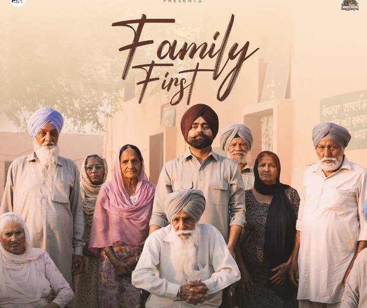 ਵਰਕਫਰੰਟ ਦੀ ਗੱਲ ਕਰਿਏ ਤਾਂ ਅੰਮ੍ਰਿਤ ਮਾਨ ਆਪਣੇ ਨਵੇਂ ਗੀਤ 'FAMILY FIRST' ਨੂੰ ਲੈ ਸੁਰਖੀਆਂ ਬਟੋਰ ਰਹੇ ਹਨ। ਇਸ ਗੀਤ ਨੂੰ ਪ੍ਰਸ਼ੰਸਕਾਂ ਵਿਚਾਲੇ ਭਰਮਾ ਹੁੰਗਾਰਾ ਮਿਲ ਰਿਹਾ ਹੈ।