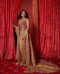 Radhika Merchant Reception Look: गोल्डन ड्रेस में बला की खूबसूरत लगीं राधिका मर्चेंट, देखें अंबानी फैमिली की छोटी बहू का रिसेप्शन लुक