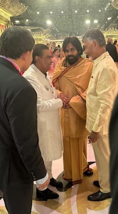 In Pics: వారాహీ దీక్షలోనే అంబానీ వెడ్డింగ్‌కు పవన్, అరుదైన వ్యక్తులతో మీటింగ్స్ - ఫోటోలు
