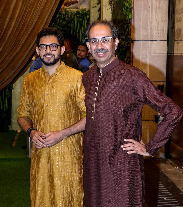 अनंत अंबानी और राधिका मर्चेंट के शादी समारोह में शिवसेना नेता आदित्य ठाकरे भी अपने पिता उद्धव ठाकरे के साथ पहुंचे.