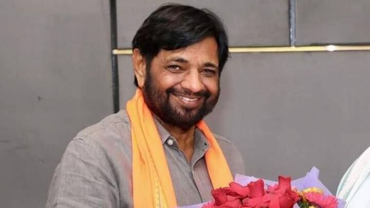 कौशल किशोर ने कहा कि निश्चित तौर से हमारी कमी रही है, जिसे हम दूर करने का काम कर रहे हैं. जैसे की समाजवादी पार्टी ने पीडीए बनाया, उसमें सिर्फ पिछड़ों और दलितों की ही बात है, अगड़ों की तो बात ही नहीं की. हम दलित पिछड़ा और अगड़ों की बात करते हैं, जिसमें सभी वर्गों को जोड़कर विकसित और आत्मनिर्भर भारत बनाएं.