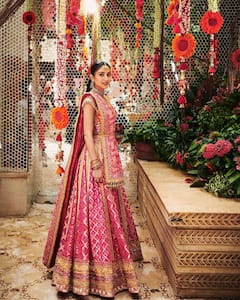 Anant-Radhika Wedding: हल्दी में फूलों का श्रृंगार, फिर शादी में हीरे के गहनों से सजीं अनंत की दुल्हन, यहां देखिए वेडिंग एल्बम