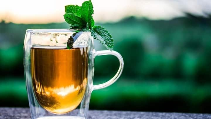 Increases immunity - During the rainy season, one has to take care of immunity, otherwise there is a risk of infection. In such a situation, drinking Tulsi tea helps a lot in strengthening the immune system. Tulsi has antioxidant and antimicrobial properties, which boost immunity and help fight infections.