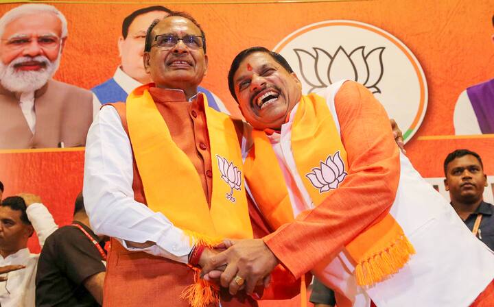 विजयपुर से कांग्रेस एमएलए रामनिवास रावत आम चुनाव में बीजेपी में आ गए थे. पिछले दिनों ही उन्हें डॉ मोहन यादव के मंत्रिमंडल में शामिल किया गया.