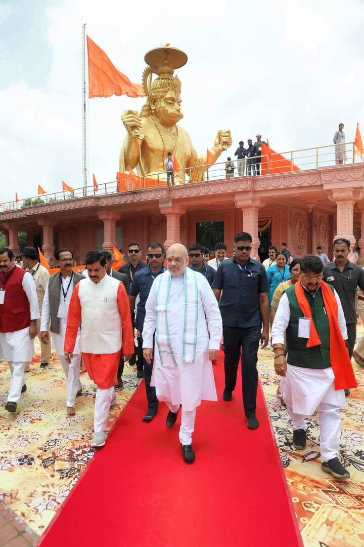 सियासी गलियारों में ताजा घटनाक्रम के बाद माना जा रहा है कि लोकसभा चुनाव 2024 में जीत के बाद मोहन यादव से बीजेपी की उम्मीदें काफी बढ़ी हैं.