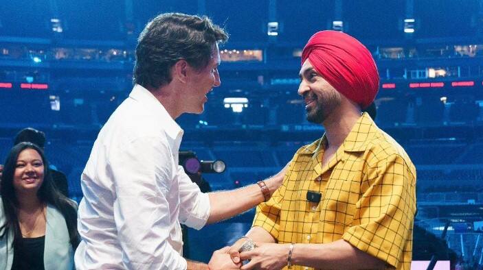 Diljit Dosanjh won the heart of Canadian PM Trudeau gave a surprise on stage Diljit Dosanjh ਨੇ ਜਿੱਤਿਆ ਕੈਨੇਡੀਅਨ ਪੀਐਮ ਟਰੂਡੋ ਦਾ ਦਿਲ, ਸਟੇਜ਼ 'ਤੇ ਦਿੱਤਾ ਸਰਪ੍ਰਾਈਜ਼