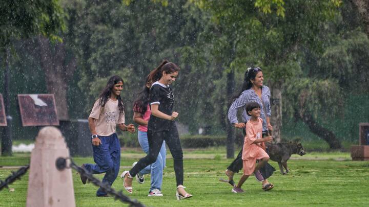 भारत मौसम विज्ञान विभाग (आईएमडी) के अनुसार 14 जुलाई को अधिकतम तापमान 37.1 डिग्री सेल्सियस दर्ज किया गया, जो मौसम के औसत तापमान से दो डिग्री अधिक था.