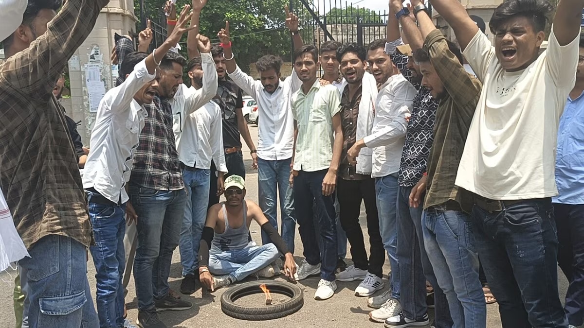 Kota Protest: छात्रसंघ चुनाव की मांग, छात्रों ने कोटा राजकीय महाविद्यालय में लगाया ताला, दी चेतावनी