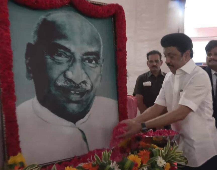 கர்மவீரர் காமராஜர் பிறந்தநாள்; திரு உருவ படத்திற்கு மரியாதை செலுத்திய முதல்வர் ஸ்டாலின்