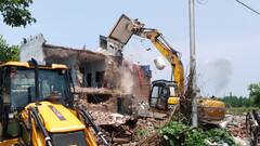 उत्तराखंड के रुद्रपुर में गरजा बुलडोजर, 46 घर जमीदोज, HC के आदेश पर हुई कार्रवाई