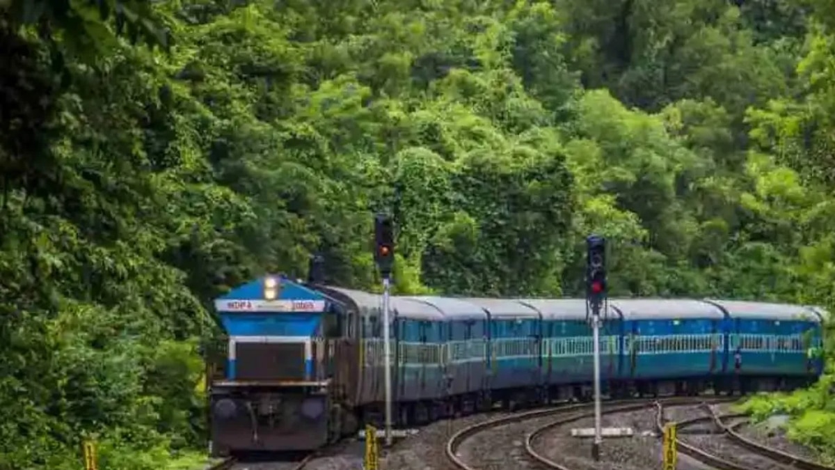 Chhath Special Trains: छठ पर भीड़ नियंत्रण के लिए रेलवे की बड़ी तैयारी, चलेंगी 75 जोड़ी स्पेशल  ट्रेनें