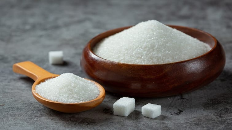 Know Facts Some surprising signs that indicate you are consuming excessive amounts of sugar சர்க்கரை எவ்வளவு எடுத்துக்கணும்? எது அபாய அளவு? விளைவுகள் என்ன?