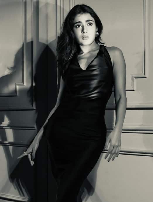 शालिनी पांडे फिल्मी दुनिया में लंबे अरसे से हैं. उनको विजय देवरकोंडा के साथ फिल्म अर्जुन रेड्डी में प्रीति की भूमिका से जाना जाता है. संदीप रेड्डी वांगा की फिल्म अर्जुन रेड्डी एक रोमांटिक ड्रामा थी.