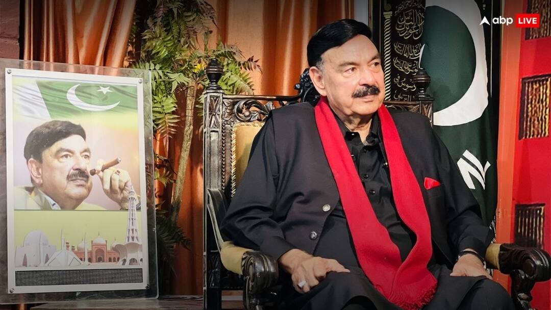 Sheikh Rasheed: परमाणु पावर दिखाने वाले पाकिस्तानी मंत्री की बंधी घिग्घी, अब उसी सेना से बोल रहे- 'चाहे क्रेन से लटका दो पर दे दो माफी' Pakistan former foreign minister sheikh Rasheed criticized Army for country deteriorating condition Sheikh Rasheed: परमाणु पावर दिखाने वाले पाकिस्तानी मंत्री की बंधी घिग्घी, अब उसी सेना से बोल रहे- 'चाहे क्रेन से लटका दो पर दे दो माफी'