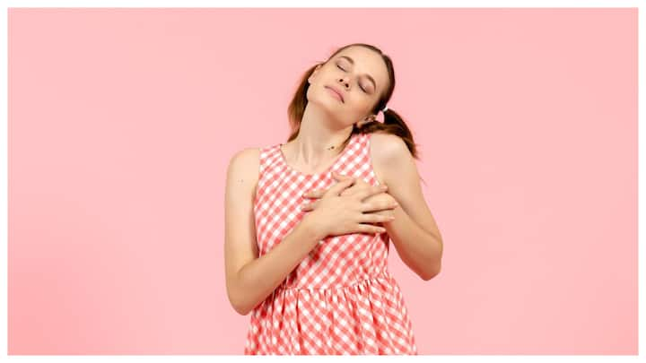 Fibroadenoma: Fibroadenoma is also a type of lump that can form in the breast. This lump is solid and is usually found in girls. It is important to have it treated because if it is not removed in time, it can grow larger.