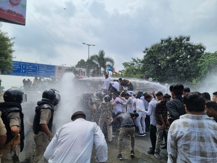 एनएसयूआई द्वारा आयोजित इस विरोध प्रदर्शन में प्रदेश के अलग-अलग हिस्सों से बड़ी संख्या में कार्यकर्ता पहुंचे थे। वहीं, परीक्षार्थी भी उनके साथ रहे। कुछ कार्यकर्ता तो इंदौर से भोपाल तक की पदयात्रा पर भी निकले थे.