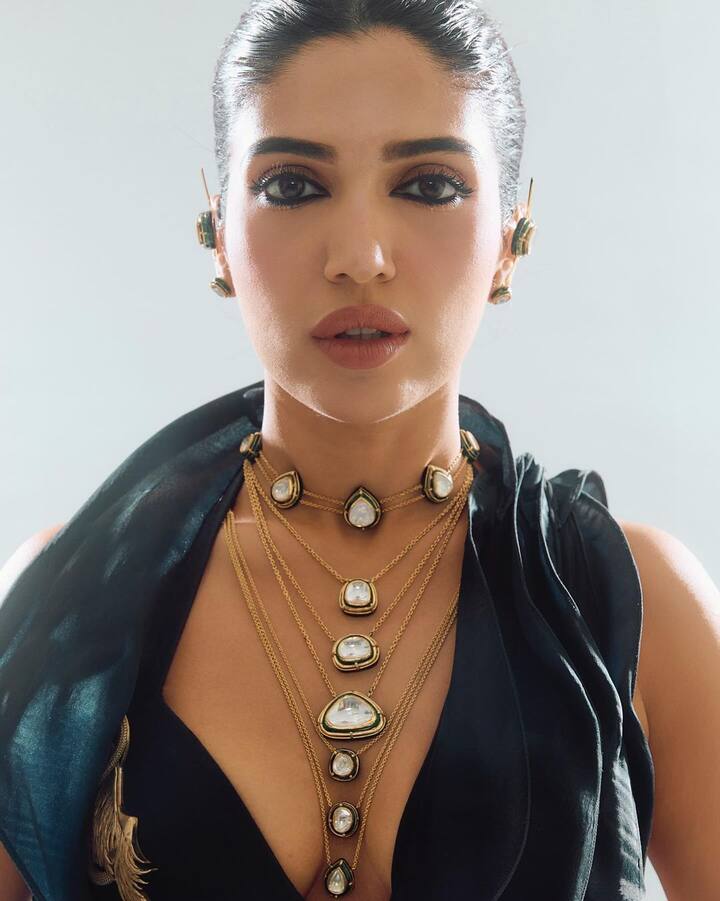 दरअसल भूमि पेडनेकर ने अनंत-राधिका के रिसेप्शन लुक से अपनी कुछ तस्वीरें अपने इंस्टाग्राम अकाउंट पर शेयर की हैं.