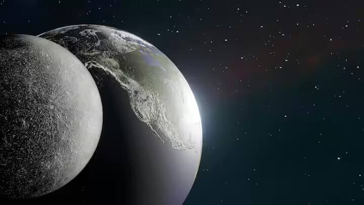 Space.com અનુસાર, પૃથ્વી 67,100 માઈલ પ્રતિ કલાકની ઝડપે સૂર્યની આસપાસ ફરે છે.