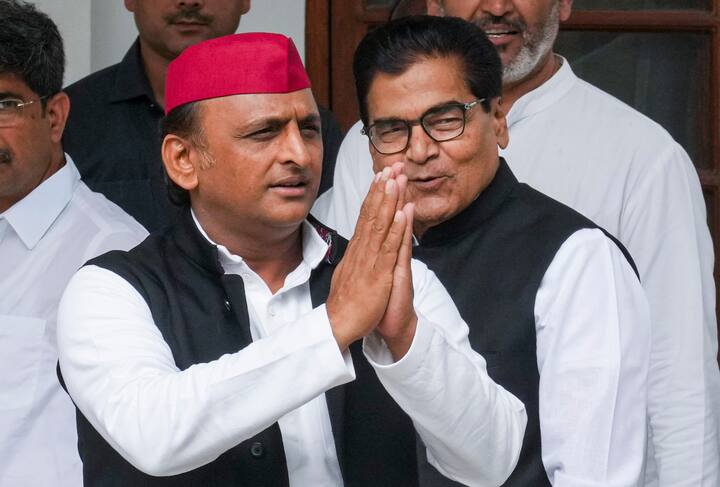 ऐसा बताया गया कि बीजेपी की इस मीटिंग में सपा प्रमुख अखिलेश यादव का नाम खूब लिया गया.