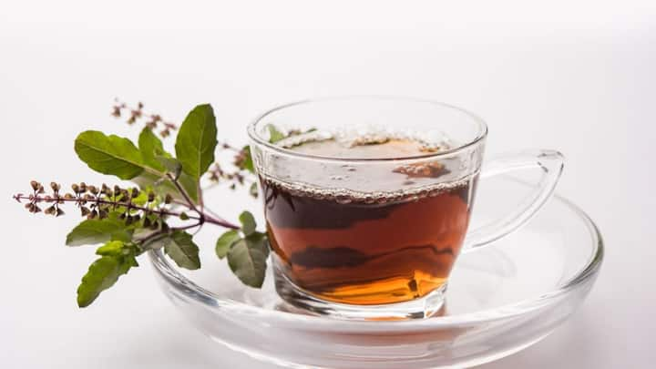 Beneficial for the heart- Tulsi tea is very beneficial for the heart. Drinking it keeps blood pressure under control and also reduces cholesterol levels. Also, the antioxidants present in it reduce oxidative damage, which helps prevent heart disease.